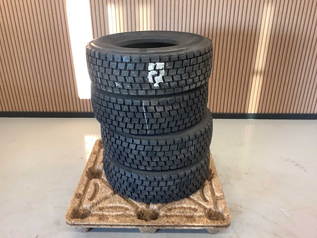 4x 265/70r17.5 m+s retread vrachtwagenband - afbeelding 7 van  7