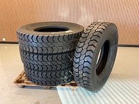 4x 295/80 r22.5 retread vrachtwagenband - afbeelding 1 van  8