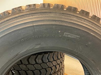 4x 295/80 r22.5 retread vrachtwagenband - afbeelding 7 van  8