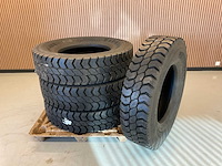4x 295/80 r22.5 retread vrachtwagenband - afbeelding 1 van  9
