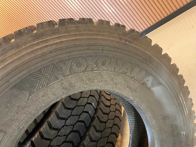 4x 295/80 r22.5 retread vrachtwagenband - afbeelding 4 van  9