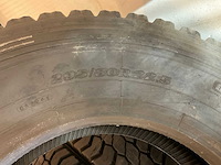 4x 295/80 r22.5 retread vrachtwagenband - afbeelding 5 van  9