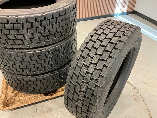 4x 315/60r22.5 retread vrachtwagenband - afbeelding 3 van  8