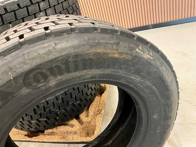 4x 315/60r22.5 retread vrachtwagenband - afbeelding 7 van  8