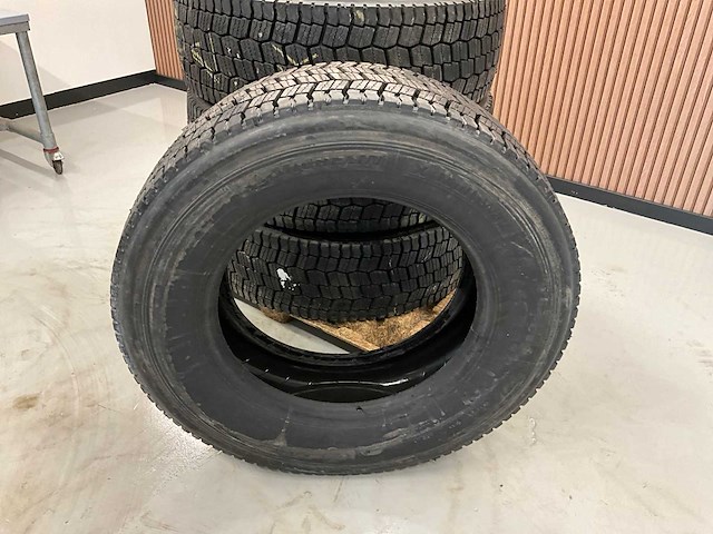 4x 315/60r22.5 retread vrachtwagenband - afbeelding 2 van  6