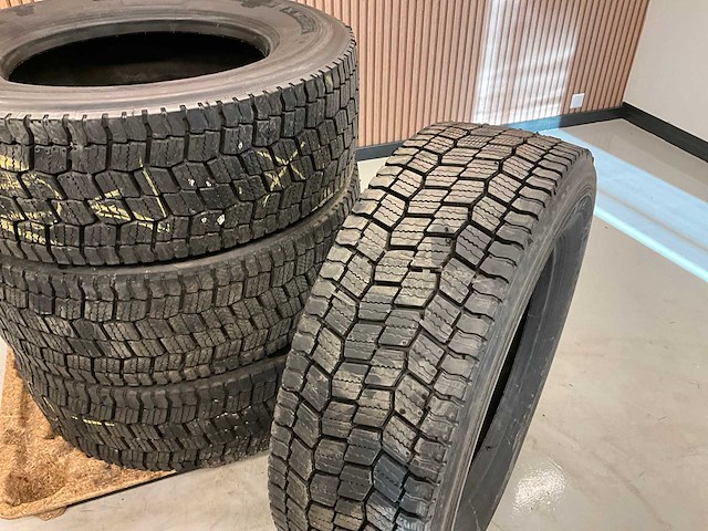4x 315/60r22.5 retread vrachtwagenband - afbeelding 4 van  6