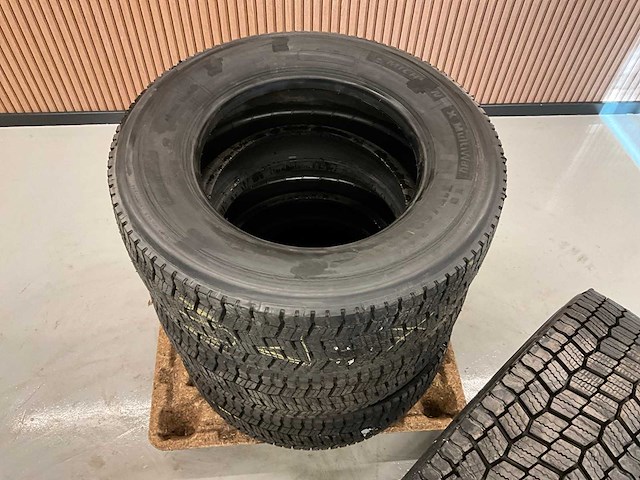 4x 315/60r22.5 retread vrachtwagenband - afbeelding 5 van  6