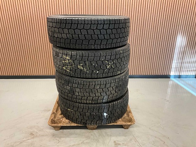 4x 315/60r22.5 retread vrachtwagenband - afbeelding 6 van  6