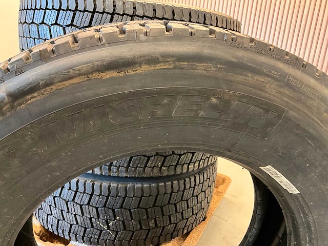 4x 315/60r22.5 retread vrachtwagenband - afbeelding 2 van  6