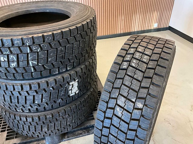 4x 315/60r22.5 retread vrachtwagenband - afbeelding 4 van  7