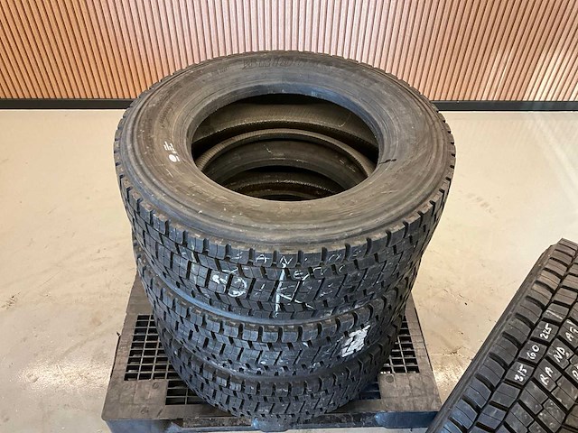 4x 315/60r22.5 retread vrachtwagenband - afbeelding 5 van  7