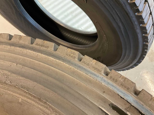 4x 315/80 r22.5 bridgestone retread vrachtwagenband - afbeelding 7 van  7