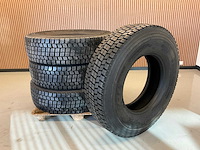 4x 315/80 r22.5 pirelli retread vrachtwagenband - afbeelding 2 van  8