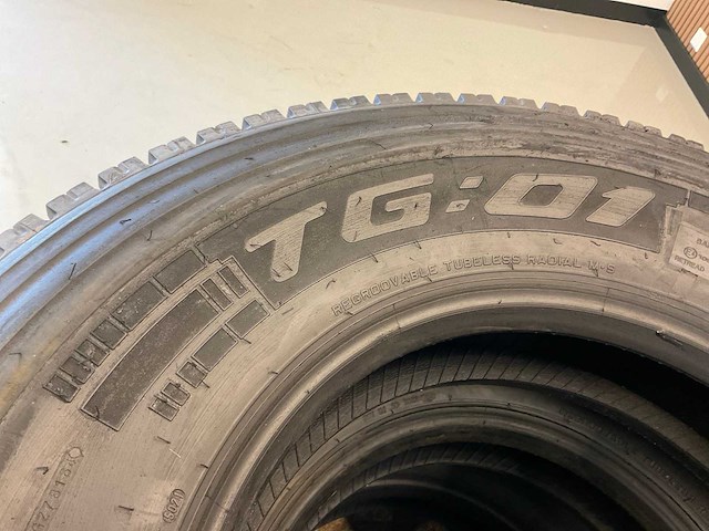 4x 315/80 r22.5 pirelli retread vrachtwagenband - afbeelding 5 van  8