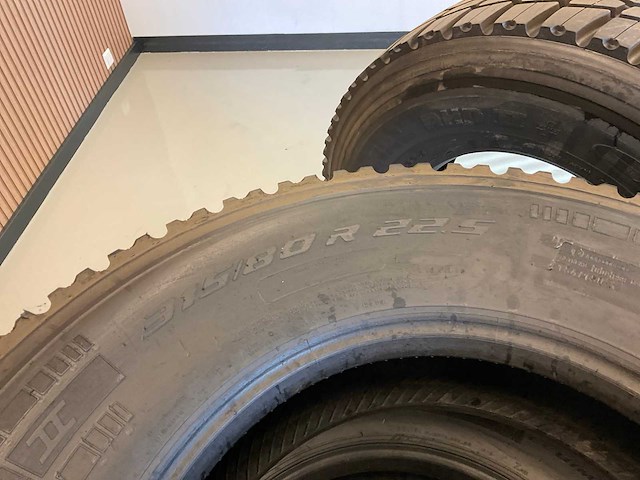 4x 315/80 r22.5 retread vrachtwagenband - afbeelding 7 van  8