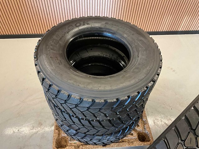 4x 315/80r22.5 retread vrachtwagenband - afbeelding 6 van  7