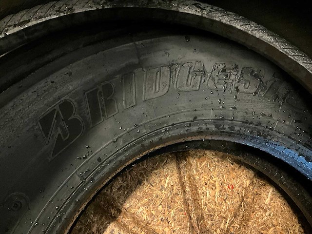 4x 315/80r22.5 retread vrachtwagenband - afbeelding 7 van  7
