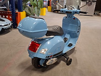 4x 4 kindervoertuigen, audi, bmw, vespa - afbeelding 4 van  28