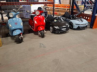 4x 4 kindervoertuigen, audi, bmw, vespa - afbeelding 1 van  28