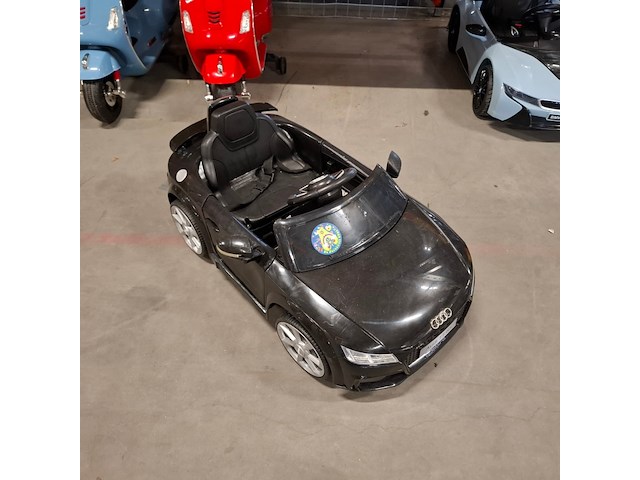 4x 4 kindervoertuigen, audi, bmw, vespa - afbeelding 17 van  28