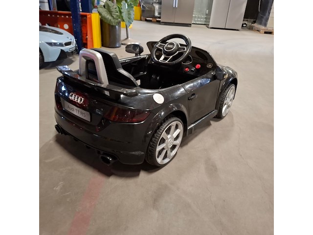 4x 4 kindervoertuigen, audi, bmw, vespa - afbeelding 19 van  28