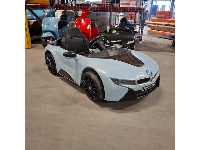 4x 4 kindervoertuigen, audi, bmw, vespa - afbeelding 22 van  28