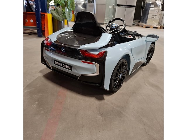 4x 4 kindervoertuigen, audi, bmw, vespa - afbeelding 25 van  28