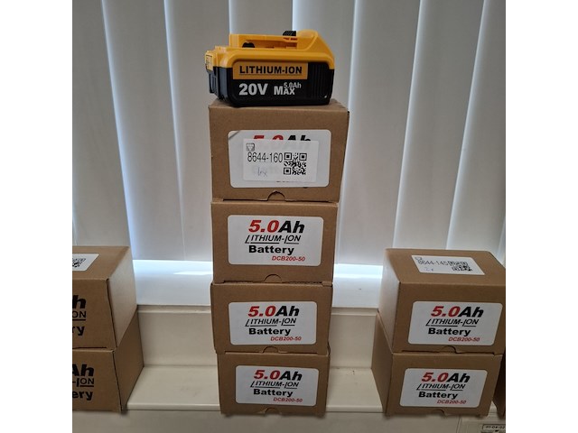 4x accu 20v - 4.0ah dcb200-50 - afbeelding 1 van  6