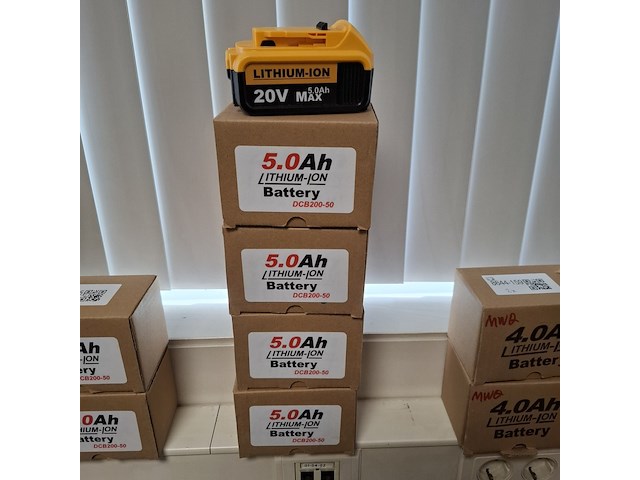 4x accu 20v - 5.0ah dcb200-50 - afbeelding 1 van  6