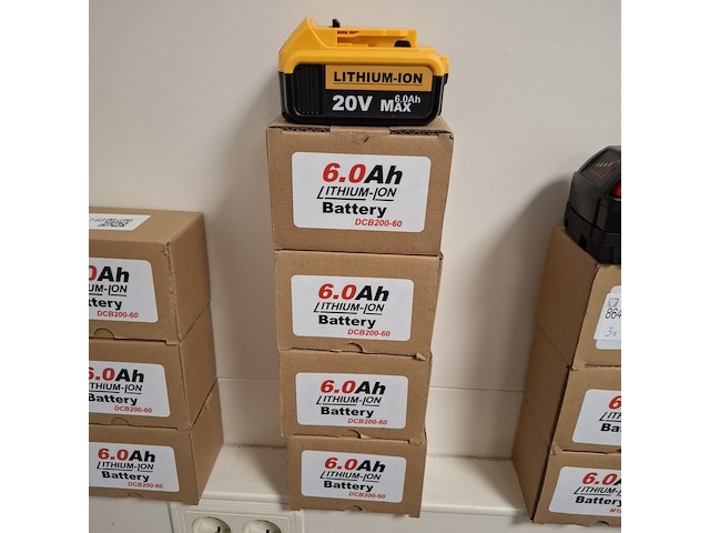 4x accu 20v - 6.0ah dcb200-60 - afbeelding 1 van  6