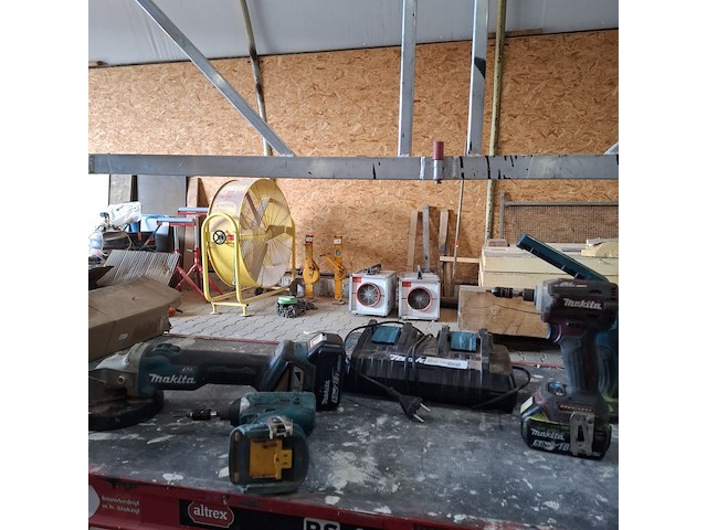 4x accu gereedschap makita - afbeelding 1 van  15