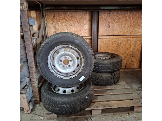 4x all-season band op velg goodride, sw 612, 215/70r15c - afbeelding 1 van  9