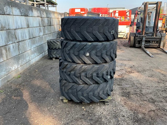 4x alliance tough-trac 400/80 r24 band, wiel en velg - afbeelding 9 van  11