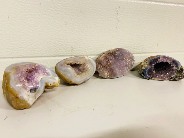 4x amethist / chalcedoon geode - afbeelding 1 van  5
