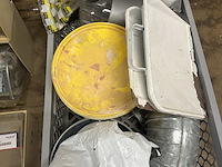 4x assortimentsbak met diverse ijzerwaren en krat met bouwmaterialen - afbeelding 5 van  10