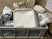 4x assortimentsbak met diverse ijzerwaren en krat met bouwmaterialen - afbeelding 10 van  10