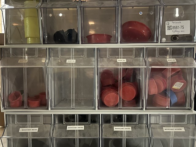 4x assortimentsbakken met bouwmaterialen - afbeelding 3 van  4