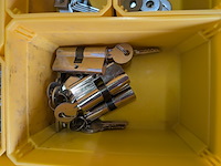 4x assortimentskoffer met ijzerwaren o.a. dewalt - afbeelding 16 van  20