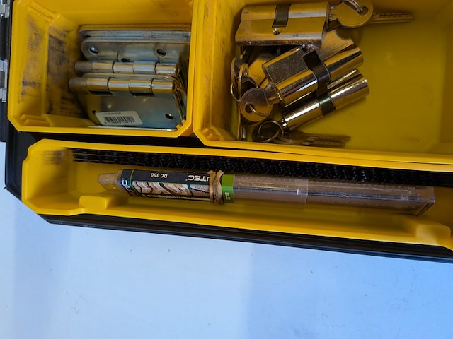 4x assortimentskoffer met ijzerwaren o.a. dewalt - afbeelding 19 van  20