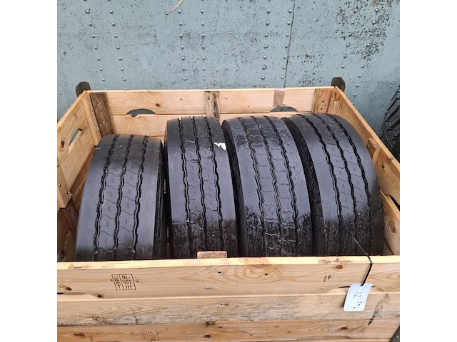 4x autoband op velg en 4x vrachtwagenband op vleg, o.a goodyear - afbeelding 5 van  17