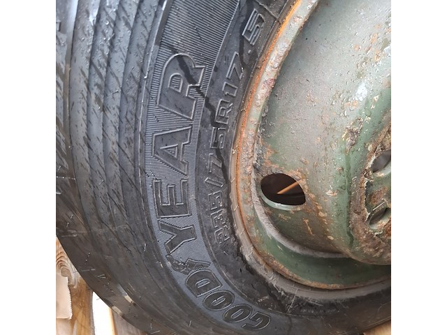 4x autoband op velg en 4x vrachtwagenband op vleg, o.a goodyear - afbeelding 7 van  17