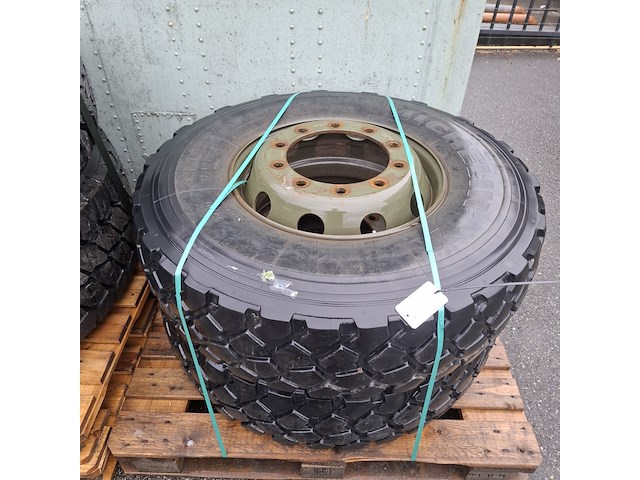 4x autoband op velg en 4x vrachtwagenband op vleg, o.a goodyear - afbeelding 11 van  17