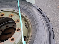 4x autoband op velg en 4x vrachtwagenband op vleg, o.a goodyear - afbeelding 12 van  17