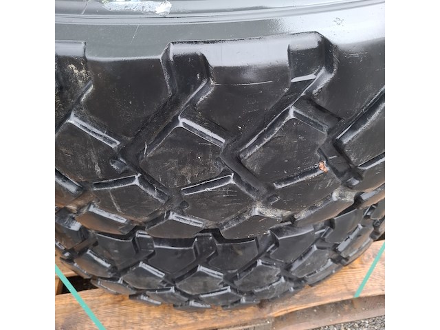 4x autoband op velg en 4x vrachtwagenband op vleg, o.a goodyear - afbeelding 15 van  17