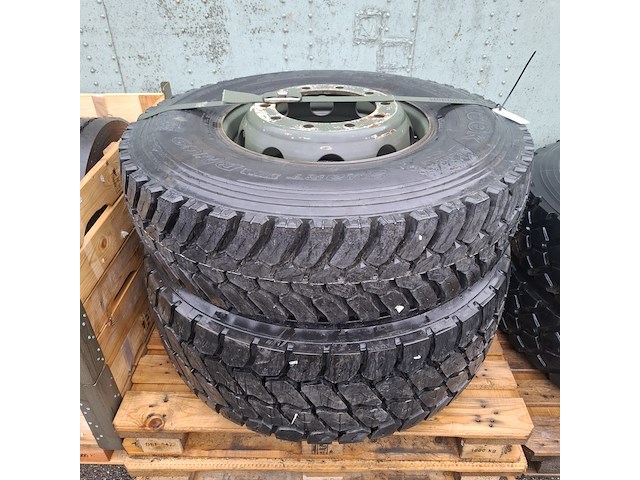 4x autoband op velg en 4x vrachtwagenband op vleg, o.a goodyear - afbeelding 16 van  17