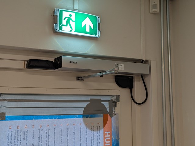 4x automatische deuropener met drukschakelaar - afbeelding 1 van  9