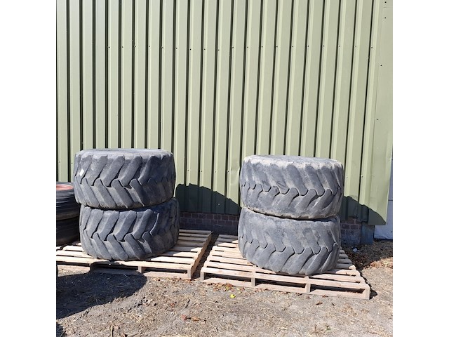 4x band alliance, floation 331 550/60-22,5 - afbeelding 1 van  11