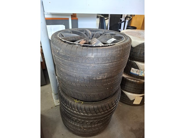 4x band met velg o.a. acceiera - afbeelding 1 van  7