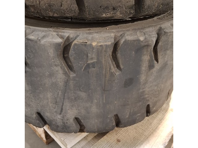 4x band met velg (t.b.v. ravo veegmachine), 28x12.5-15 (355/45-15) - afbeelding 3 van  12