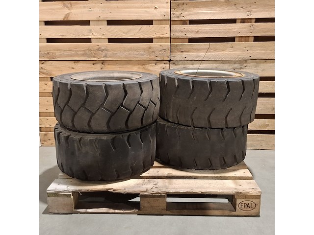 4x band met velg (t.b.v. ravo veegmachine), 28x12.5-15 (355/45-15) - afbeelding 4 van  12